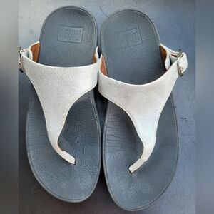FitFlop leather toe-post sandals Wmns 6